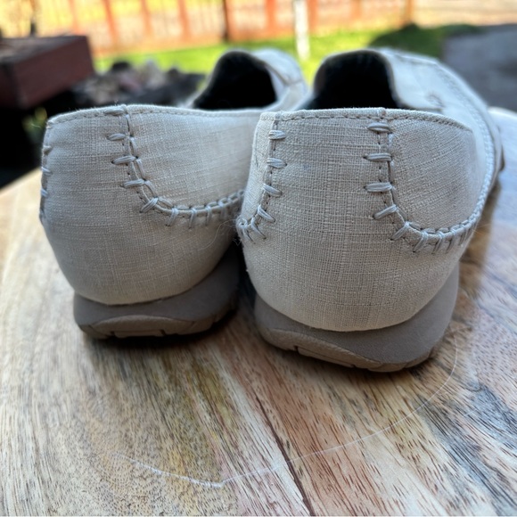 Skechers Size 9 Beige/Cream Slip-On Loafers - Picture 5 of 9